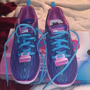 Sketchers Girls tennis shoes